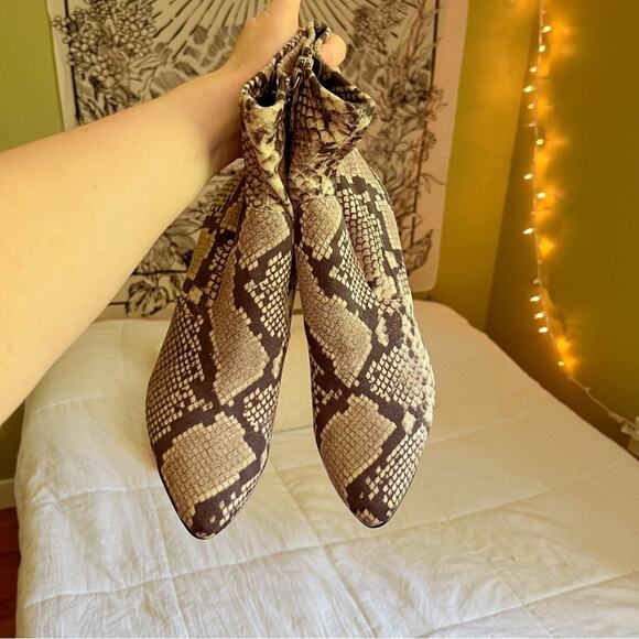 NWOT✨ Steve Madden Snake Print Tristine Ankle Booties 🐍🩶 - Picture 2 of 5